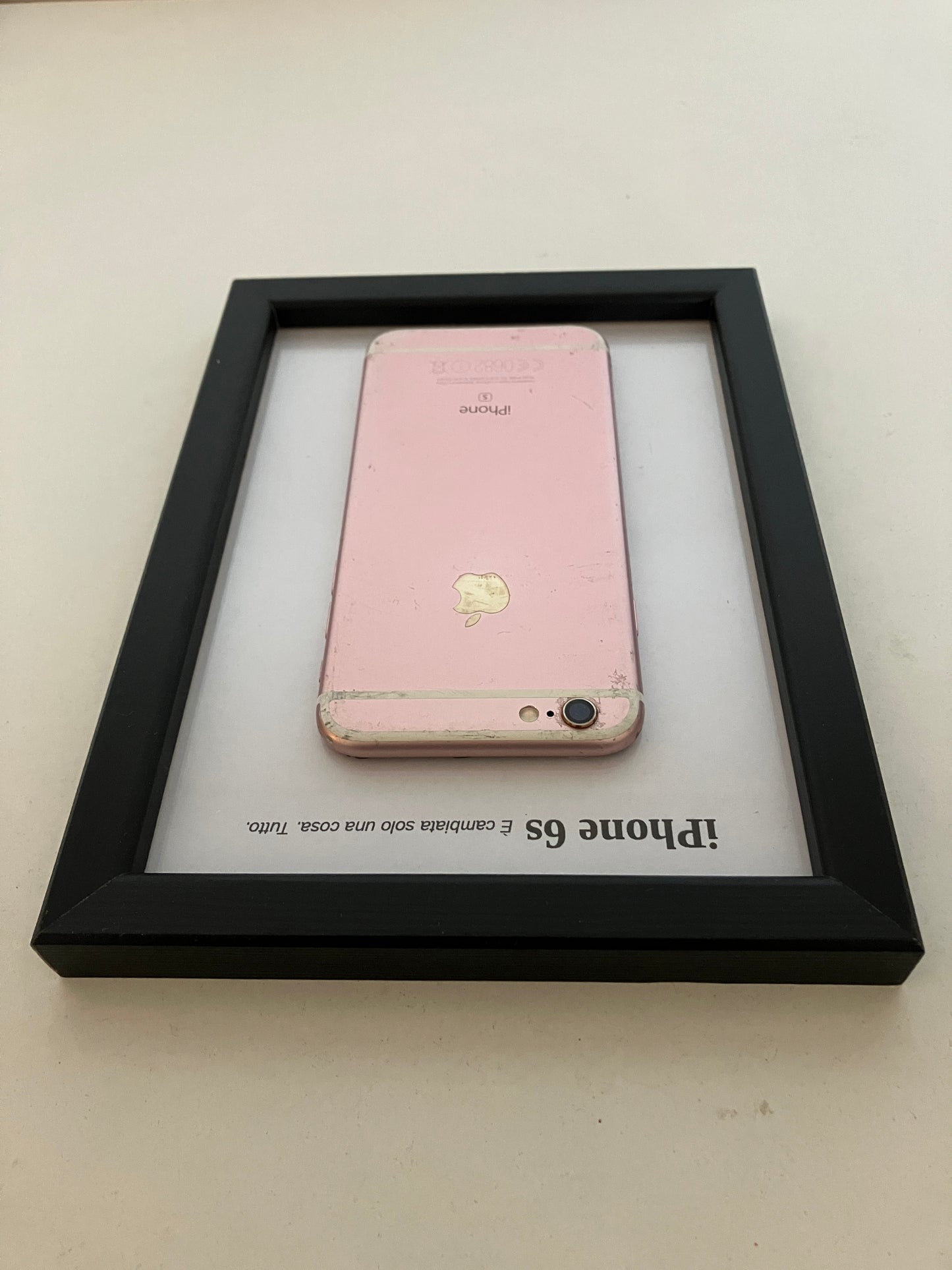 Apple iPhone 6s Rose Gold A1688 Disassemblato e Incorniciato Teardown